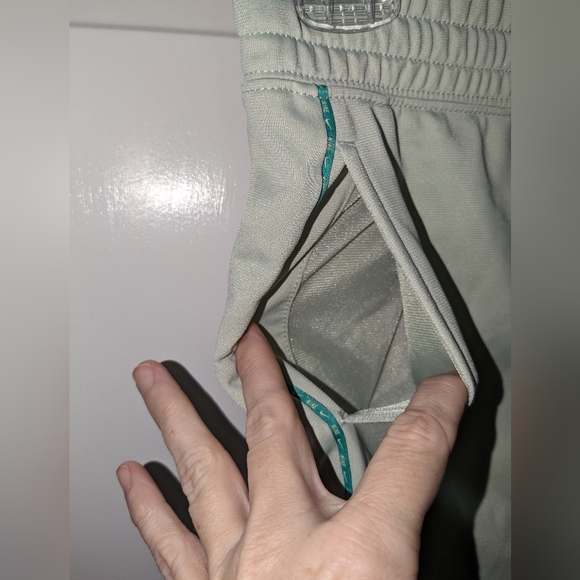 Nike joggers light green Ladies Medium. Pull on. Elastic waist. - Picture 3 of 10